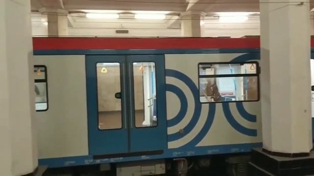 Москва станция Метро "Александровский Сад" смотреть онлайн
