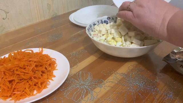 Салат с крабовыми палочками и плавленым сырком смотреть онлайн