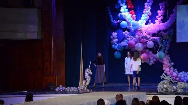 Салон-студия "Коррида" . Художник-модельер Наталия Семёнова . Таганрог 2019 год. смотреть онлайн