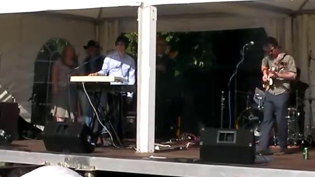 Falsetto Teeth - Arundel Festival 2009 - Hoppiness смотреть онлайн