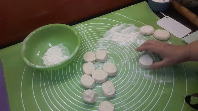 Вкуснейшие,СОЧНЫЕ вареники с ВИШНЯМИ *Нежное ,пышное тесто на КЕФИРЕ* смотреть онлайн