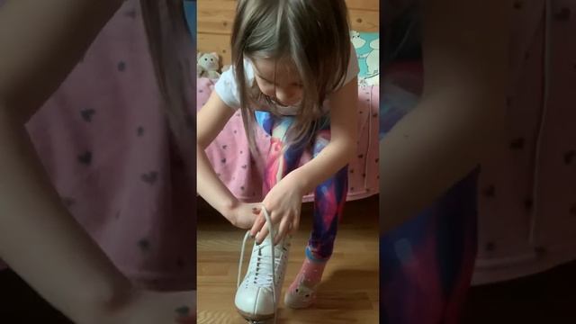 Как завязывать фигурные коньки смотреть онлайн