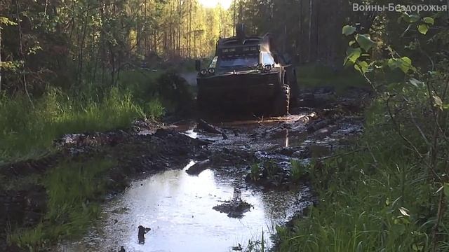 БРДМ-2 ДОМИНАТОР на болотистой дороге смотреть онлайн