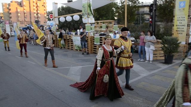 Выступление знаменосцев из Сан Марино (4) смотреть онлайн