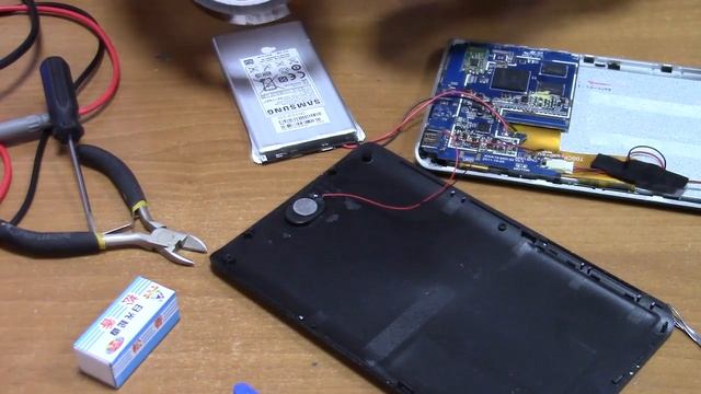 Восстанавливаем китайский планшет. Замена аккумулятора. смотреть онлайн