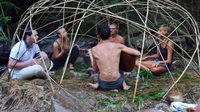 Перезагрузка на Пангане: банный ритуал Инипи в джунглях на рассвете смотреть онлайн