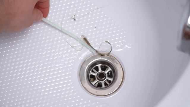 Metti una cannuccia nello scarico e rimarrai sorpreso da ciò che troverai. смотреть онлайн