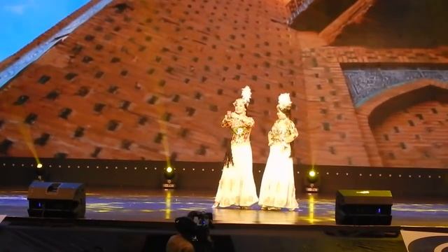 Lazgi Xorezm dance - Uzbekistan смотреть онлайн