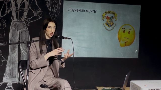 ДИАЛОГ #ПОФАКТУ С ДИЗАЙНЕРОМ I Как стать дизайнером в 2023? I Ульяна Бартон смотреть онлайн