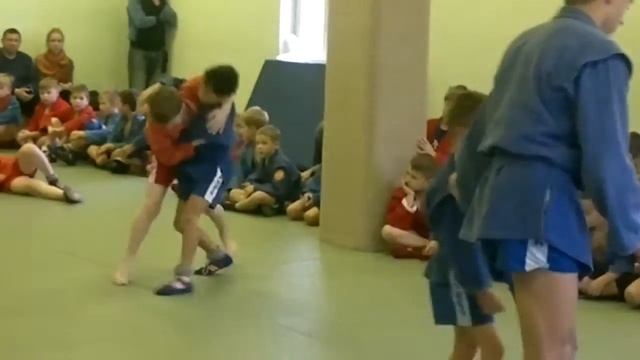 (самбо дети)Потапов Денис Сергеевич. Спорт и выживание. Фрагмент тренировки смотреть онлайн