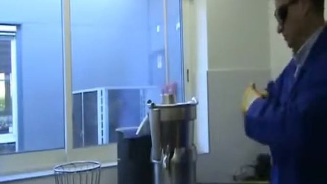 Test de rezistenta pentru storcatorul de fructe Santos . De asta il recomandam !!!!!! смотреть онлайн