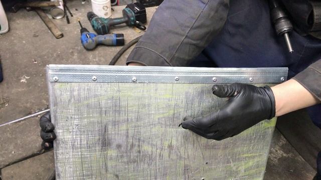 Восстановление лопаты, клепка алюминия пневмомолотком. смотреть онлайн