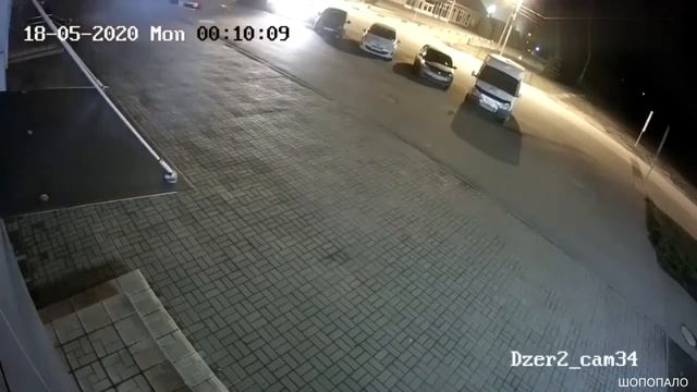 В Ярославле ночью медведь напал на человека. смотреть онлайн