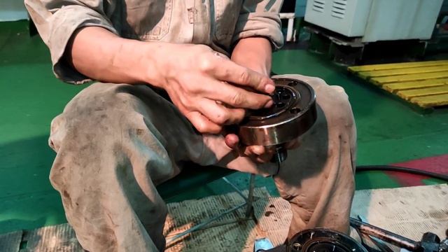 Auxiliary Engine Fuel Pump Overhaul procedure CME MAN L21/31 Diesel Generator смотреть онлайн