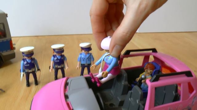 Полицейская машина мультик Детское автокресло. Сеня играет в полицейские машинки. смотреть онлайн