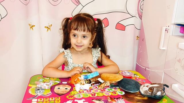 Милана открывает Кото- Кошельки с Подарками Surprise Toys Unboxing смотреть онлайн