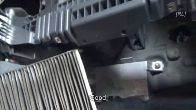 Mitsubishi Colt 1.1i - Pollen Filter Change смотреть онлайн