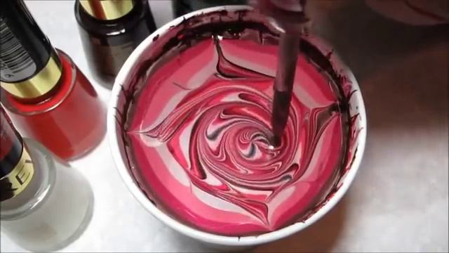 Бесплатный маникюр в воде