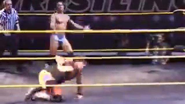CB Gibson rolls up a victory over Leon McMichaels смотреть онлайн