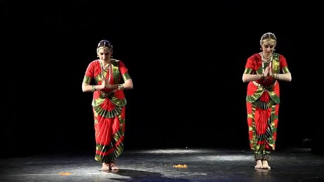 Бхаратанатьям - Пушпанджали - "Nirmala" dance group (Moscow) смотреть онлайн