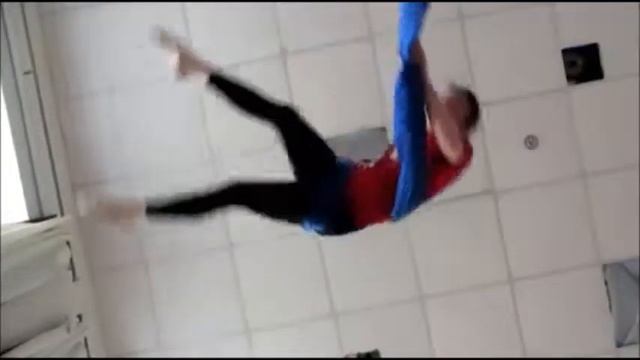 Танец на воздушных полотнах в школе «Синди» смотреть онлайн