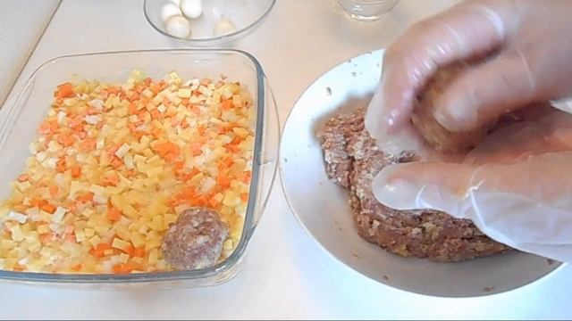 Котлеты с сыром моцарелла на овощах в духовке. смотреть онлайн
