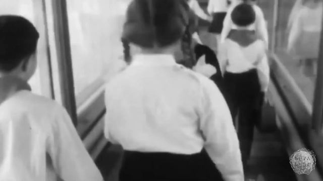 (НЕ) БЕСКОНЕЧНОЕ ЛЕТО / РАССВЕТ И ЗАКАТ ПИОНЕРСКОЙ СКАЗКИ смотреть онлайн