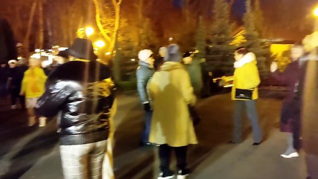 ОБНИМИ МЕНЯ!??/ТАНЦЫ В ПАРКЕ ГОРЬКОГО ХАРЬКОВ 2021 смотреть онлайн