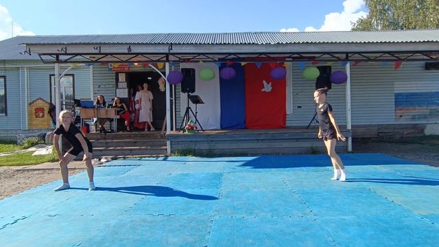 Две Ани из д. исполнили свою постановку смотреть онлайн