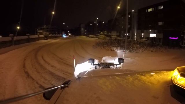 как убирают снег в таллинне (тротуары)/Kuidas puhastatakse lund Tallinnas...kõnniteedelt.... смотреть онлайн