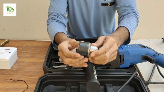 Unboxing and Review of the HYUNDAI Rotary Hammer 20mm SDS Plus Drill Machine! смотреть онлайн