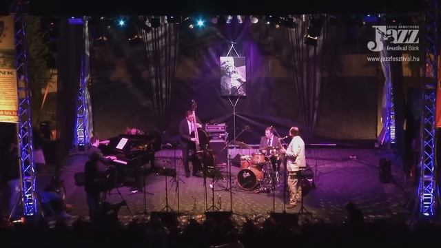 Dan Nimmer Trio és Scott Robinson - It's Magic смотреть онлайн