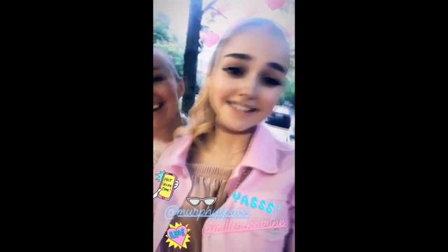 Ева Миллер показала своего брата смотреть онлайн