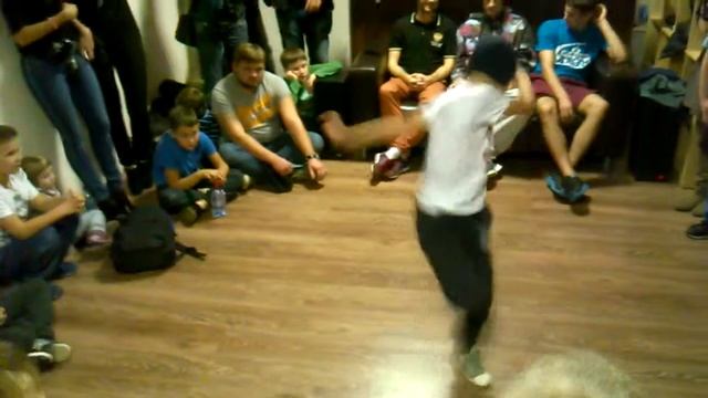 Тимофей vs Вадим (Осенний фреш 2014, Мастерская Танца) смотреть онлайн