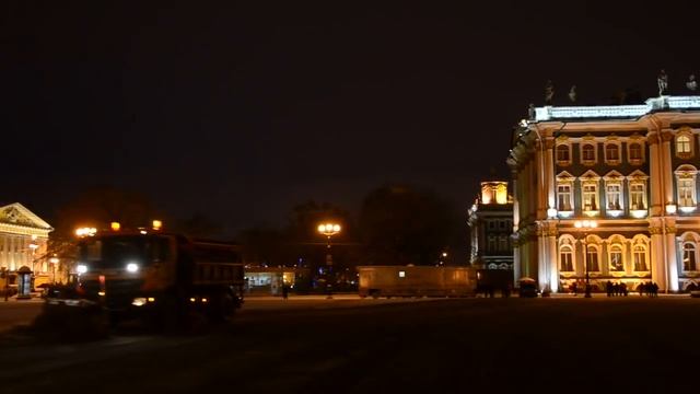 Уборка снега на Дворцовой площади кругами смотреть онлайн