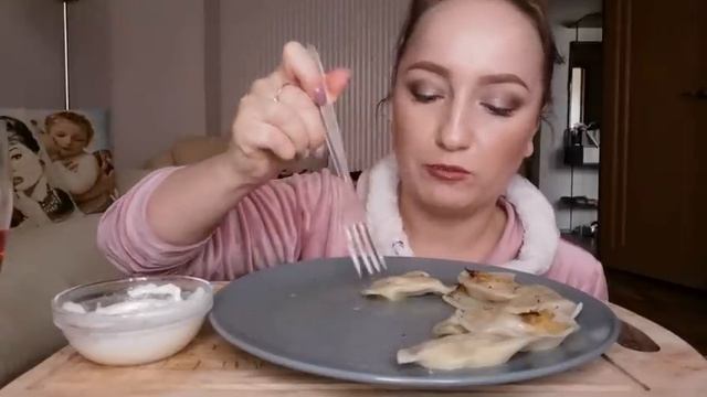 МУКБАНГ / ВАРЕНИКИ С КАРТОШКОЙ И ГРИБАМИ / MUKBANG /DUMPLINGS WITH POTATOES AND MUSHROOMS/ not ASMR смотреть онлайн