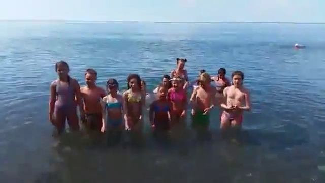 Детский привет родителям с моря! смотреть онлайн