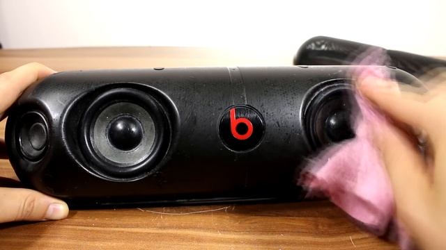 Beats Pill XL Bluetooth portable speaker look inside [Part 1] смотреть онлайн