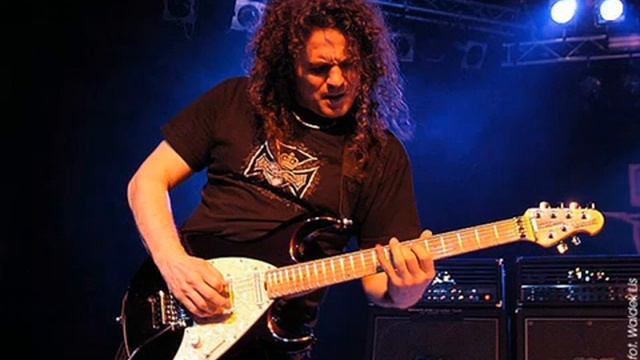 She's only sleeping- Vinnie Moore.wmv.mp4 смотреть онлайн