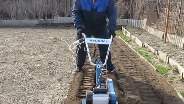 Электрокультиватор Hyundai T2000-E смотреть онлайн