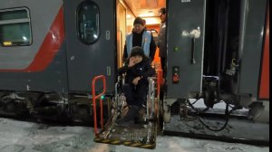 Инвалид Колясочник бросил все и уехал в Москву