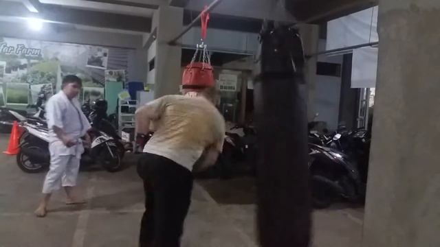 бьем грушу смотреть онлайн