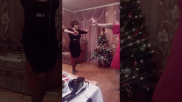 Красивие армяночки танцуют Шалахо смотреть онлайн