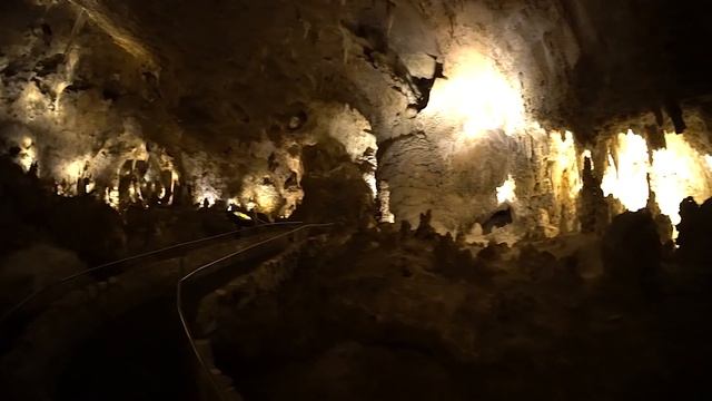 Exploring Carlsbad Caverns: The Natural Entrance & Big Room Tours смотреть онлайн