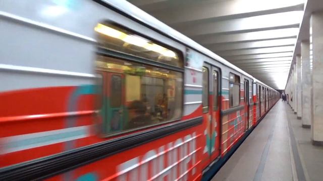 Тематический электропоезд 81-710 "ЕЖ-3" "СПАСИБО, ДОНОР!" смотреть онлайн