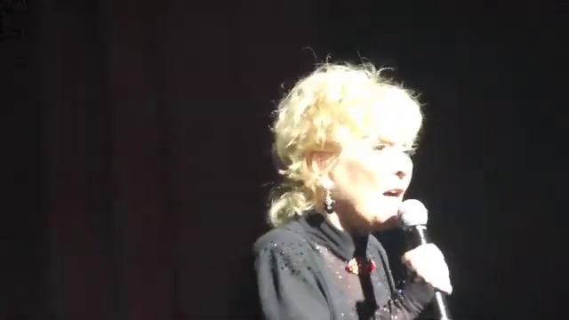 PETULA CLARK "DOWNTOWN" смотреть онлайн