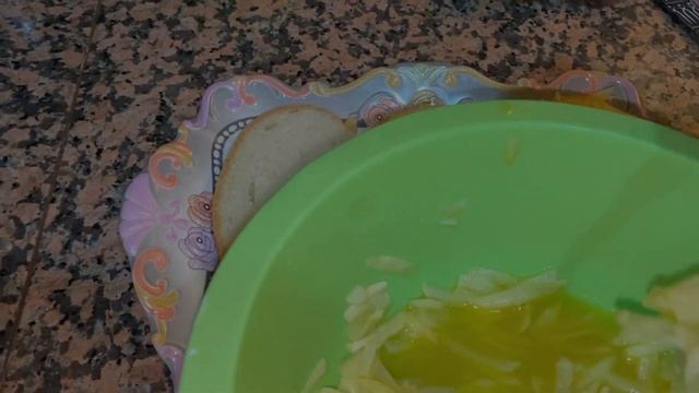 Вкусный перекус,Драники с хлебом Stir fry potatoes with bread.Oson va tez tayyorlanadigan taom смотреть онлайн