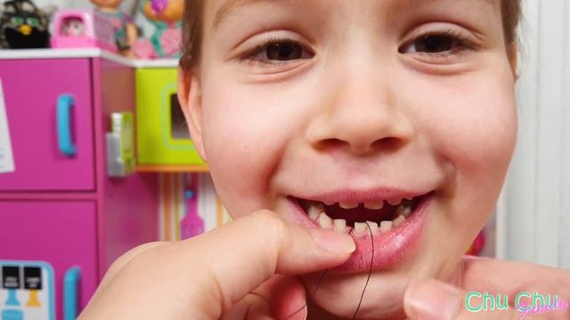 Вырвали Первый Зуб | Как быстро вырвать Молочный Зуб без боли ? смотреть онлайн