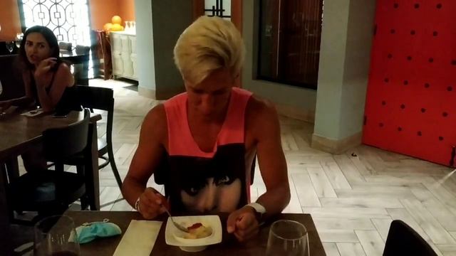 Советы и честный отзыв о ресторанах в Доминикане. смотреть онлайн