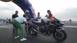 Bugatti Chiron Vs Kawasaki Ninja H2r-#SPREEDBATTLE[0-400km/h]